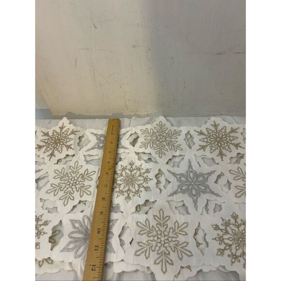Snowflake table runner white gold silver 12x24x2 nwot‎ - Picture 6 of 7